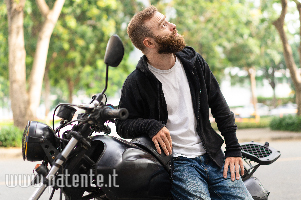 motociclista paziente